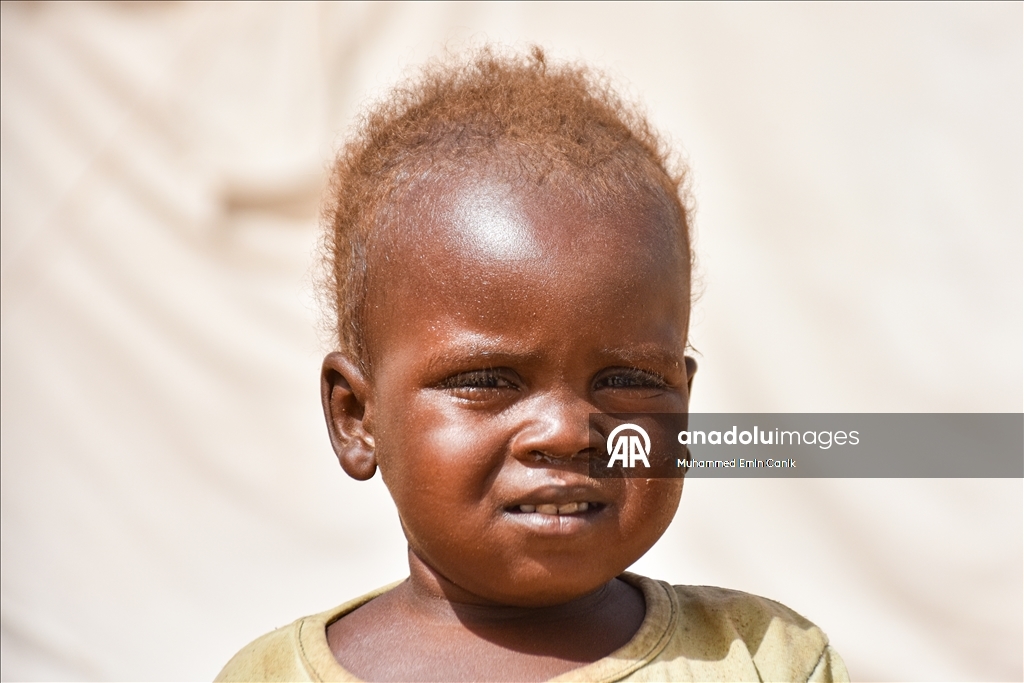 Sudan’daki El-Affad Mülteci Kampı, acılarını yüklenip yerinden edilen binlerce kişiyi barındırıyor