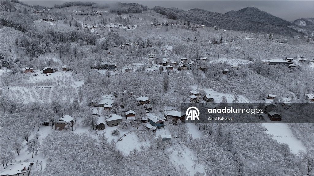 Düzce'deki Yanık Yaylası ve çevresindeki kar manzarası dronla görüntülendi