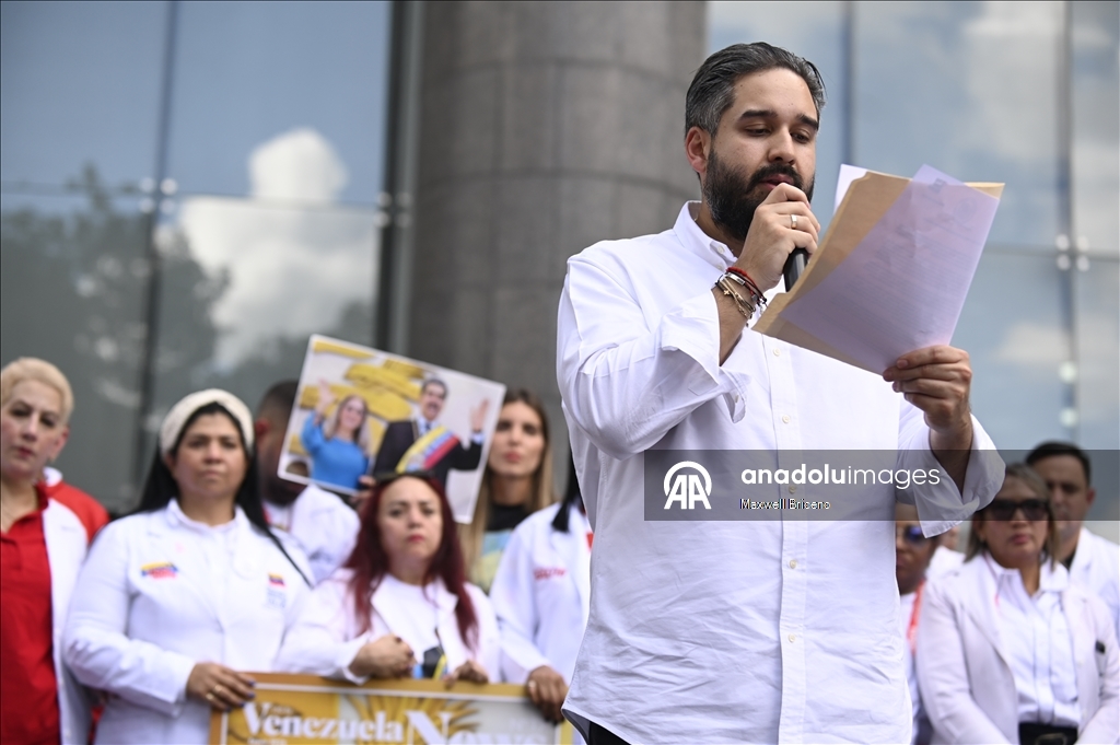 Тысячи людей в Каракасе вышли на митинг в поддержку Мадуро