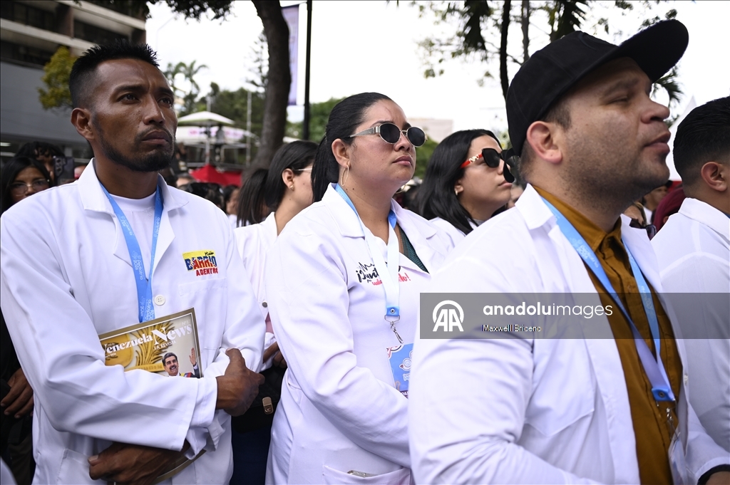Тысячи людей в Каракасе вышли на митинг в поддержку Мадуро