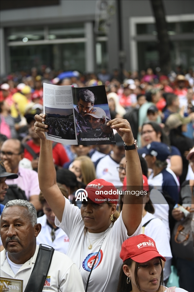 Тысячи людей в Каракасе вышли на митинг в поддержку Мадуро