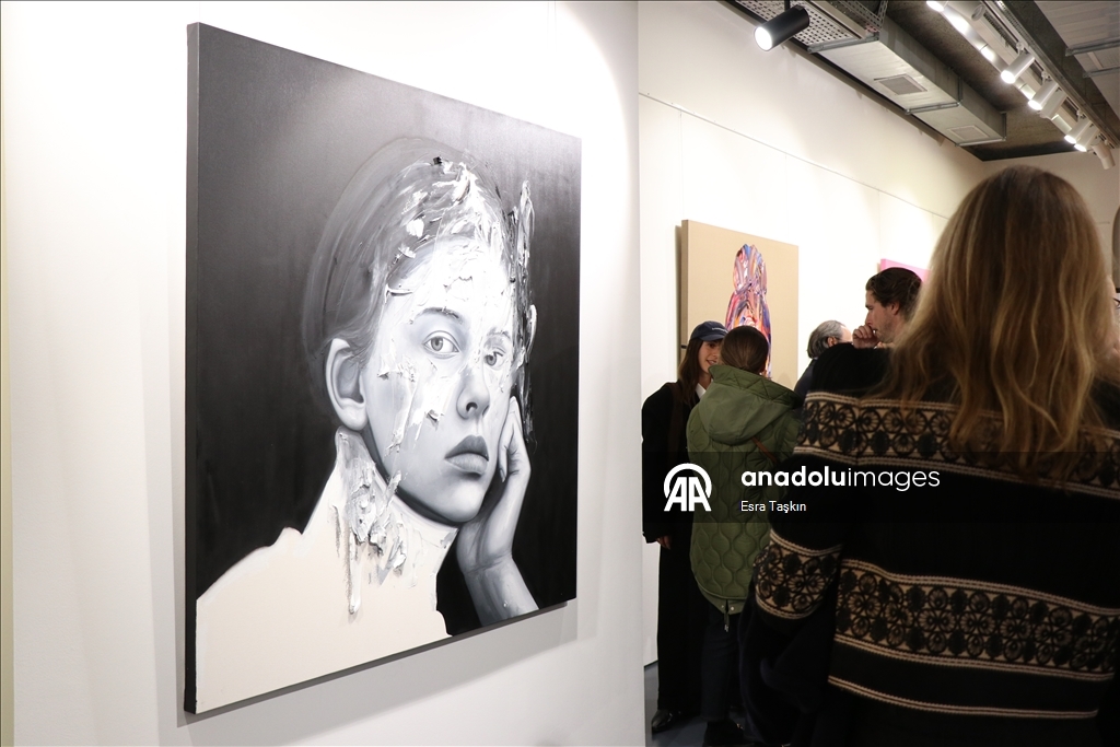 В Париже открылась выставка художника Шахина Демира