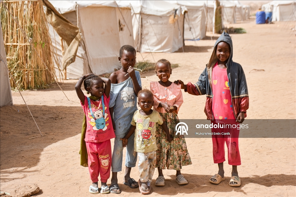 Sudan’daki El-Affad Mülteci Kampı, acılarını yüklenip yerinden edilen binlerce kişiyi barındırıyor