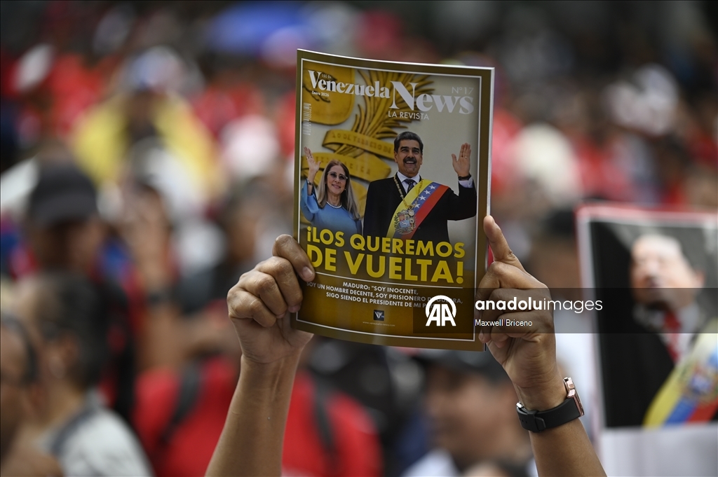 Тысячи людей в Каракасе вышли на митинг в поддержку Мадуро