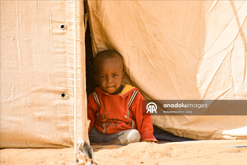 Sudan’daki El-Affad Mülteci Kampı, acılarını yüklenip yerinden edilen binlerce kişiyi barındırıyor