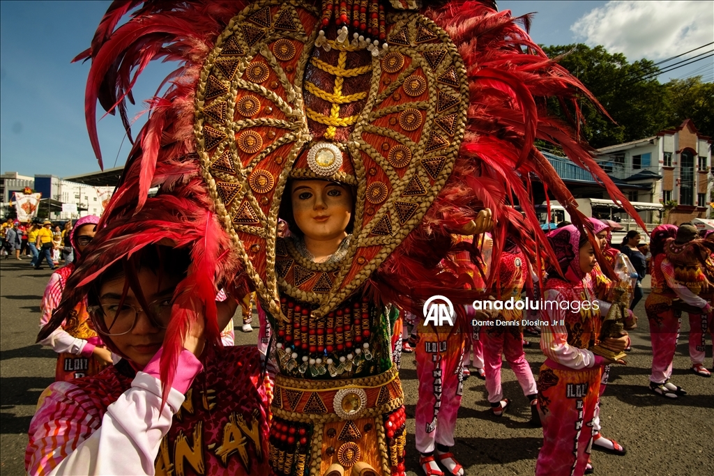 Filipinler'de "Dinagyang Festivali" renkli görüntülere sahne oldu