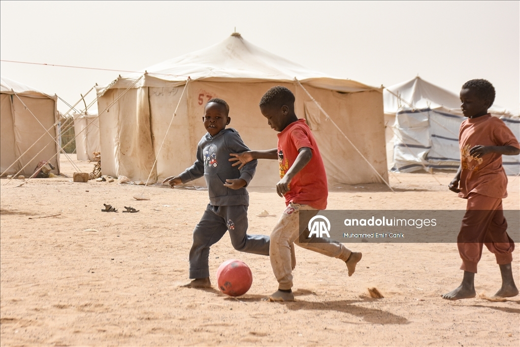 Sudan’daki El-Affad Mülteci Kampı, acılarını yüklenip yerinden edilen binlerce kişiyi barındırıyor