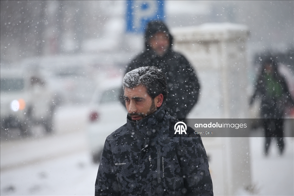 Kars'ta kar yağışı etkili oldu