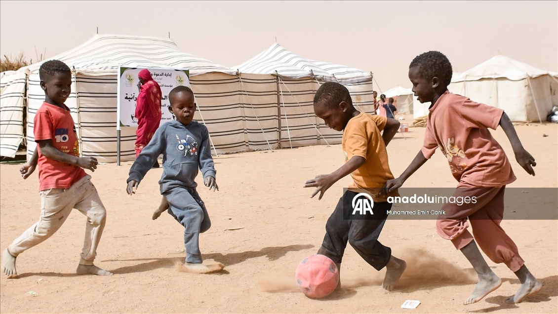 Sudan’daki El-Affad Mülteci Kampı, acılarını yüklenip yerinden edilen binlerce kişiyi barındırıyor