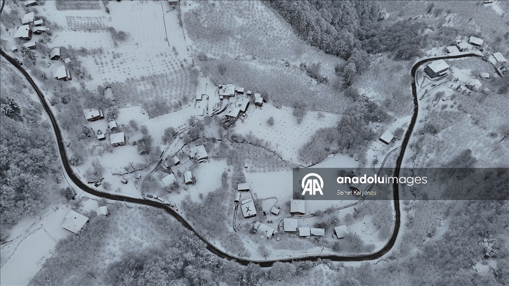 Düzce'deki Yanık Yaylası ve çevresindeki kar manzarası dronla görüntülendi
