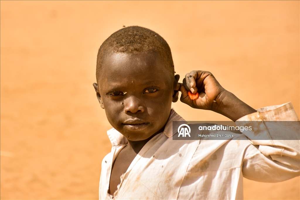 Sudan’daki El-Affad Mülteci Kampı, acılarını yüklenip yerinden edilen binlerce kişiyi barındırıyor