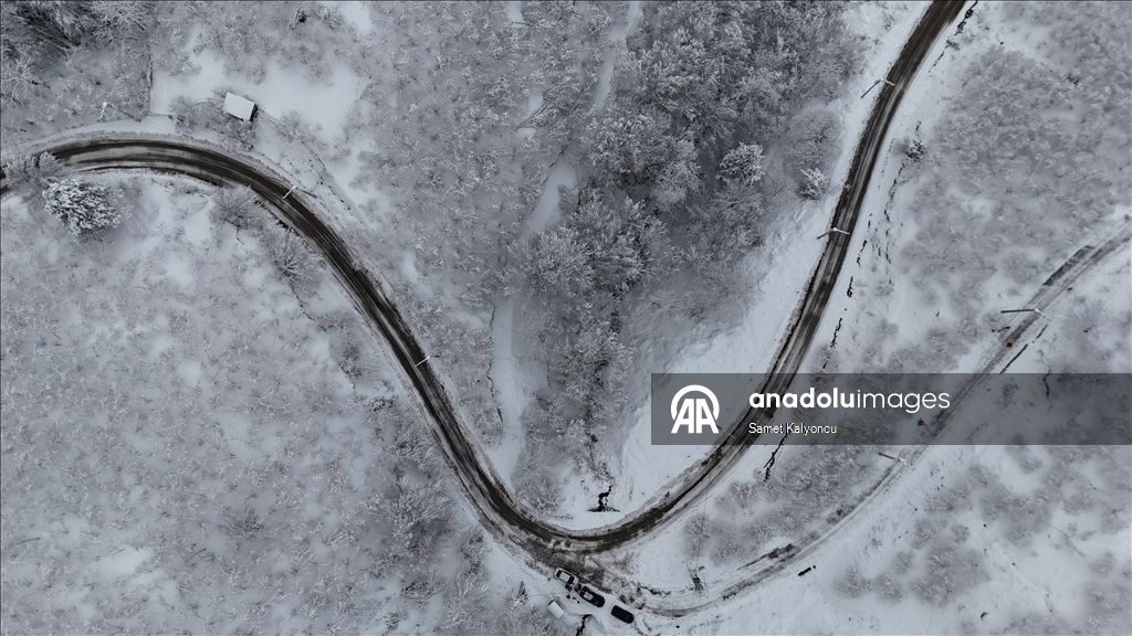 Düzce'deki Yanık Yaylası ve çevresindeki kar manzarası dronla görüntülendi