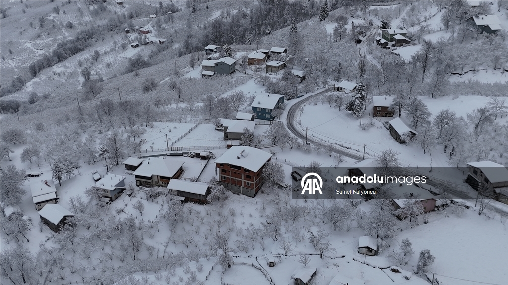 Düzce'deki Yanık Yaylası ve çevresindeki kar manzarası dronla görüntülendi