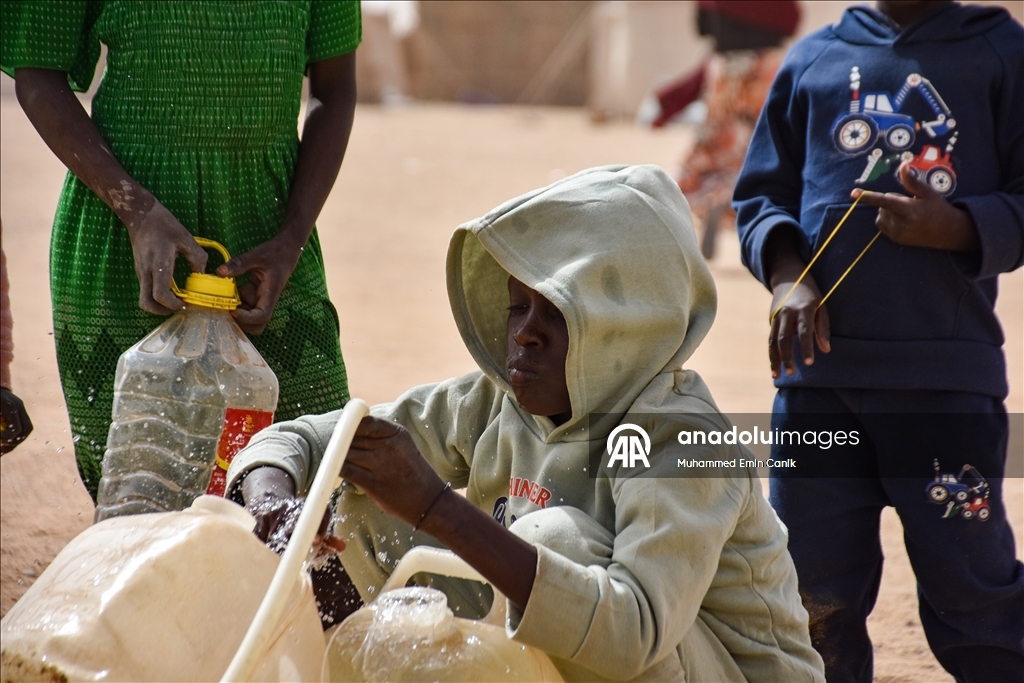Sudan’daki El-Affad Mülteci Kampı, acılarını yüklenip yerinden edilen binlerce kişiyi barındırıyor