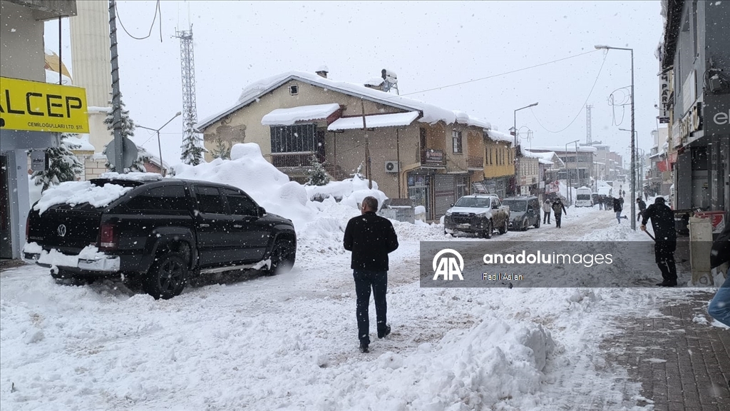 Diyarbakır ve çevre illerde kar yağışı etkili oldu
