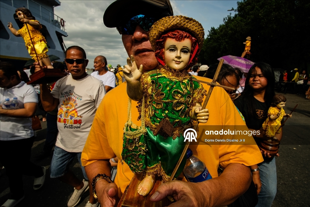 Filipinler'de "Dinagyang Festivali" renkli görüntülere sahne oldu