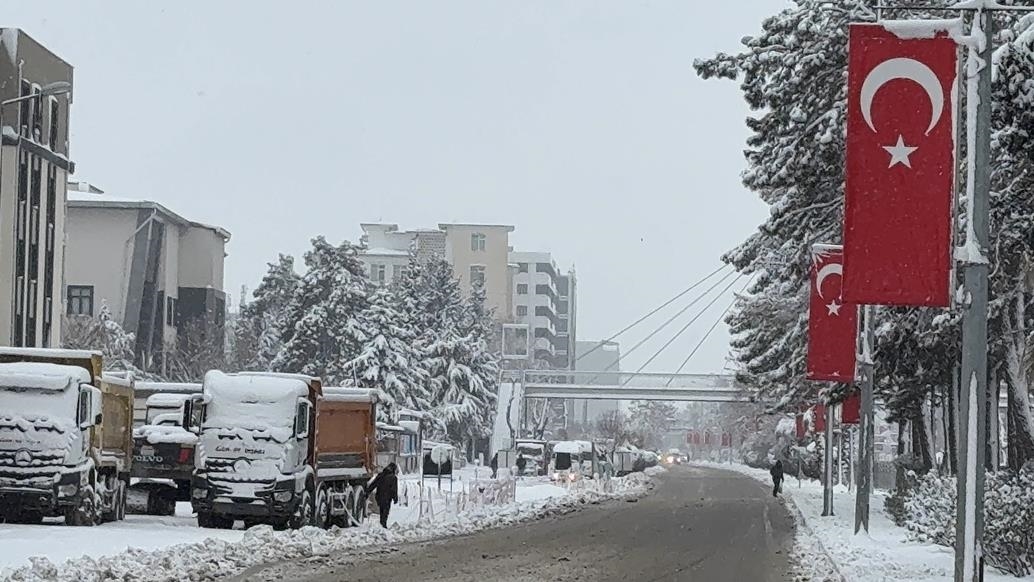 Bazı illerde kar etkili oluyor