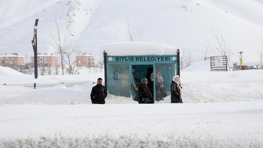 Bitlis'te ekimden bu yana toplamda 4 metreyi aşacak kadar kar yağdı