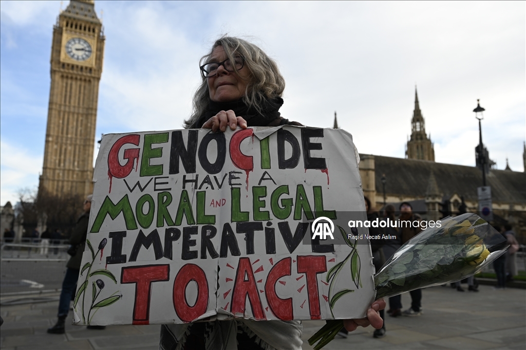 Londra’da Filistin için “Soykırım Anma Nöbeti”