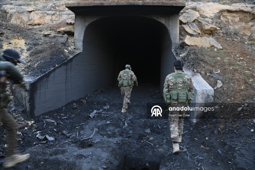 Suriye ordusu, YPG'den temizlenen Sırrin beldesinde tüneller tespit etti 