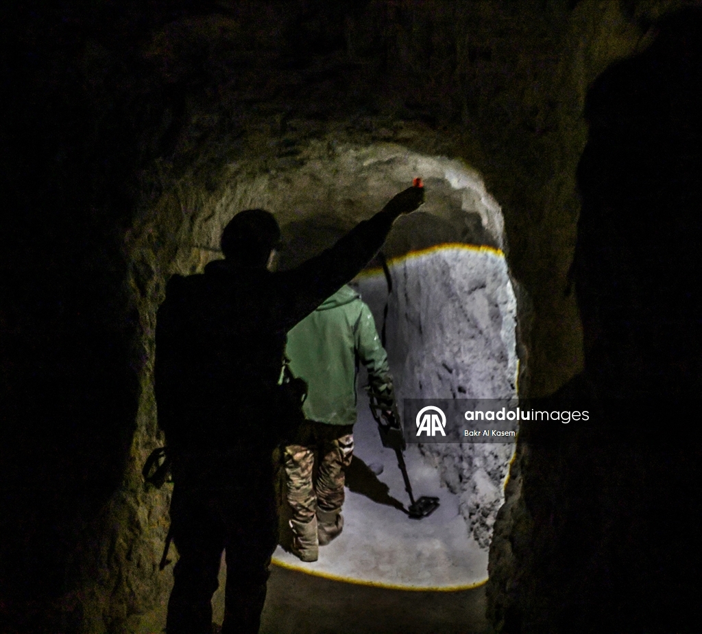 Terör örgütü YPG, Suriye'nin Fırat kıyısındaki beldenin altına kilometrelerce tünel kazdı