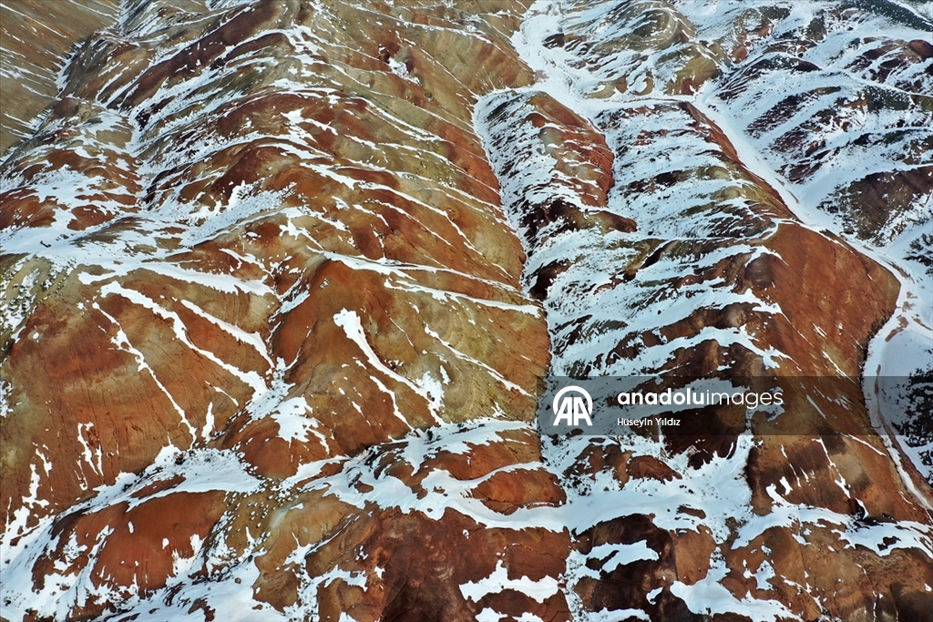 Iğdır'da kar Gökkuşağı Tepeleri'ni beyaza bürüdü