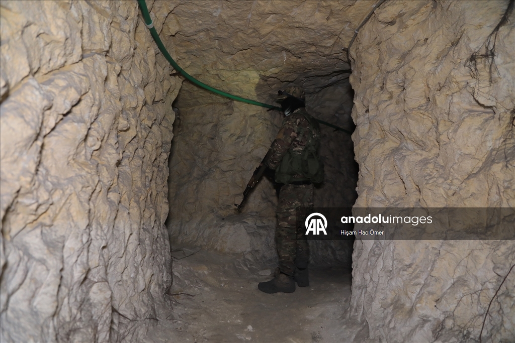 Suriye ordusu, YPG'den temizlenen Sırrin beldesinde tüneller tespit etti 