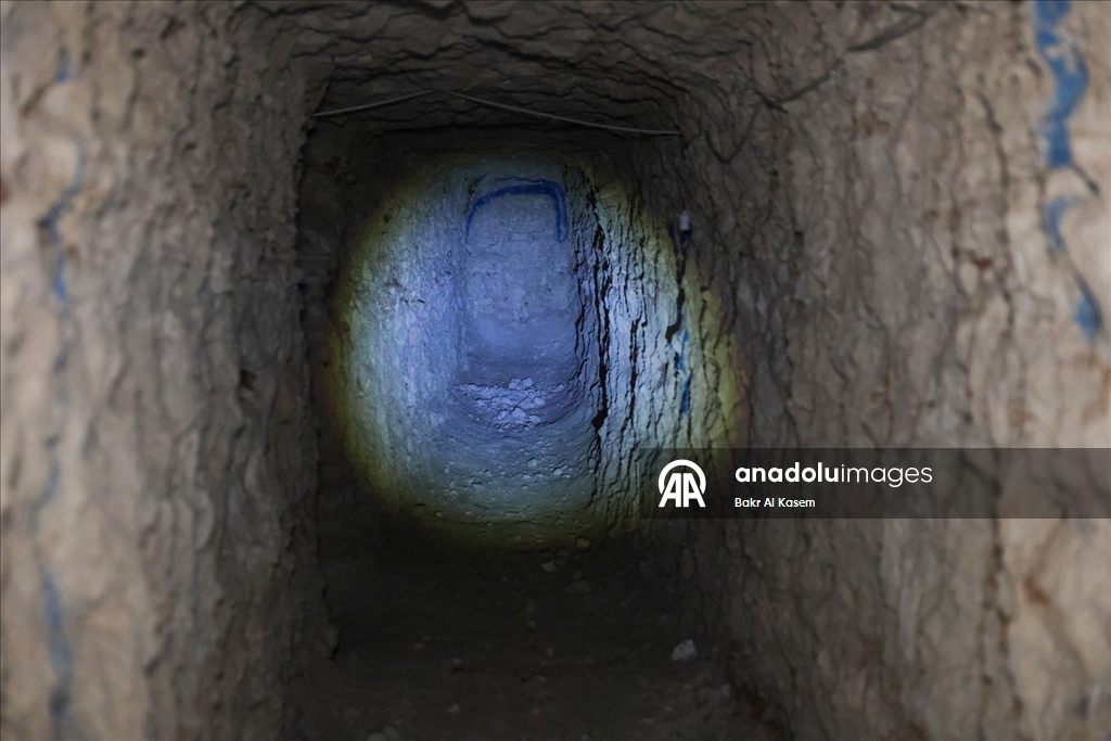 Terör örgütü YPG, Suriye'nin Fırat kıyısındaki beldenin altına kilometrelerce tünel kazdı