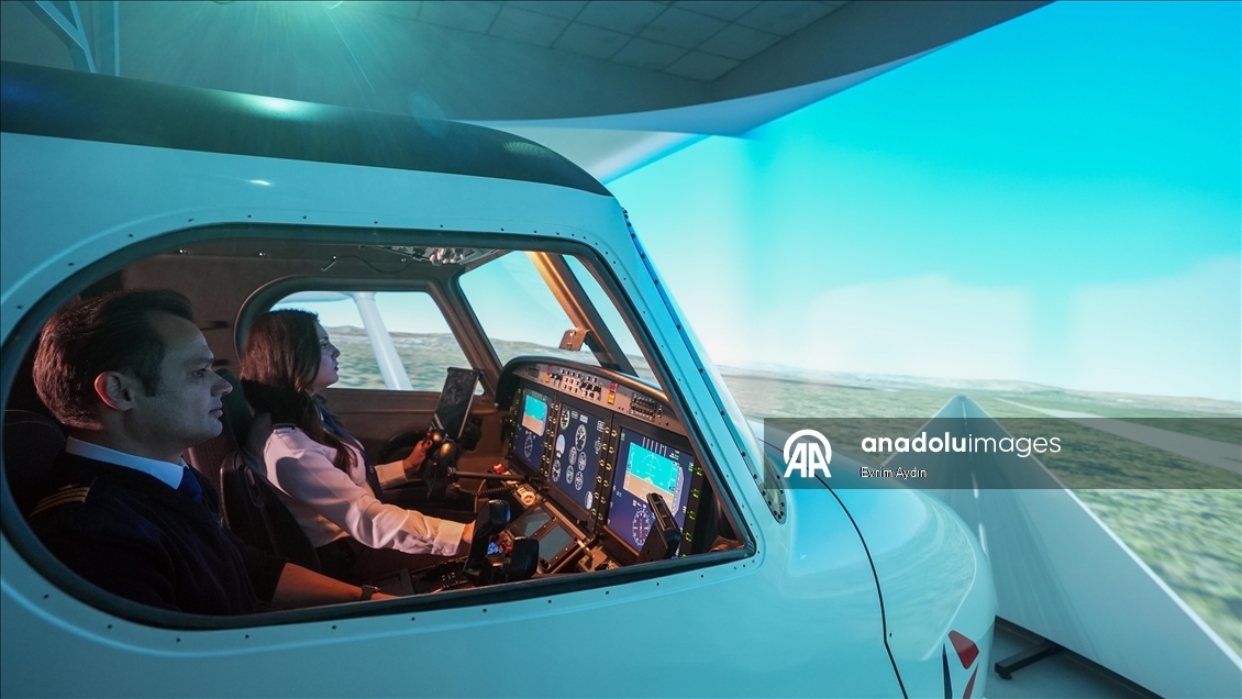 "Mektepli" kadın pilotlar THK Üniversitesinde yetişiyor