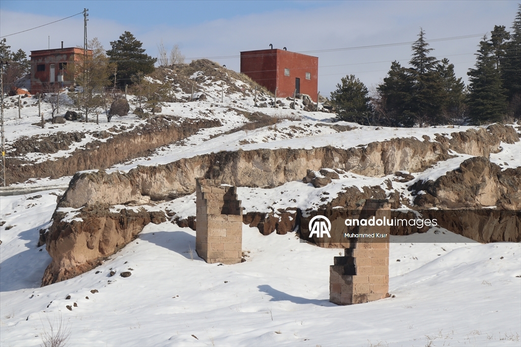 Kayseri'nin kar altında kalan tarihi ve doğal güzellikleri görüntülendi