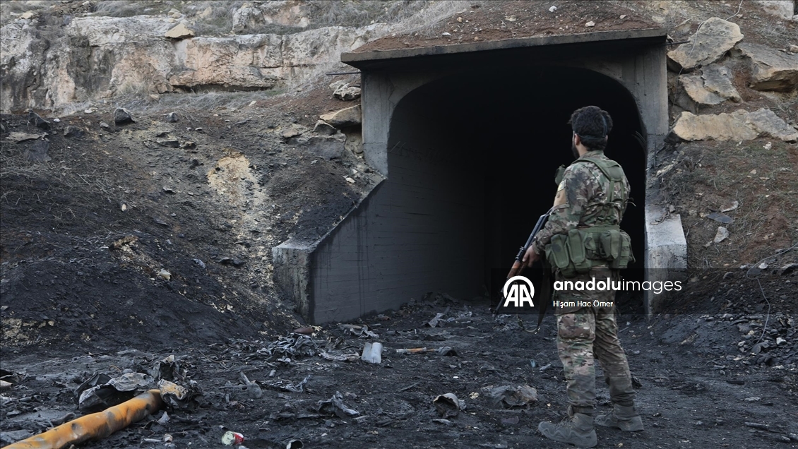 Suriye ordusu, YPG'den temizlenen Sırrin beldesinde tüneller tespit etti 