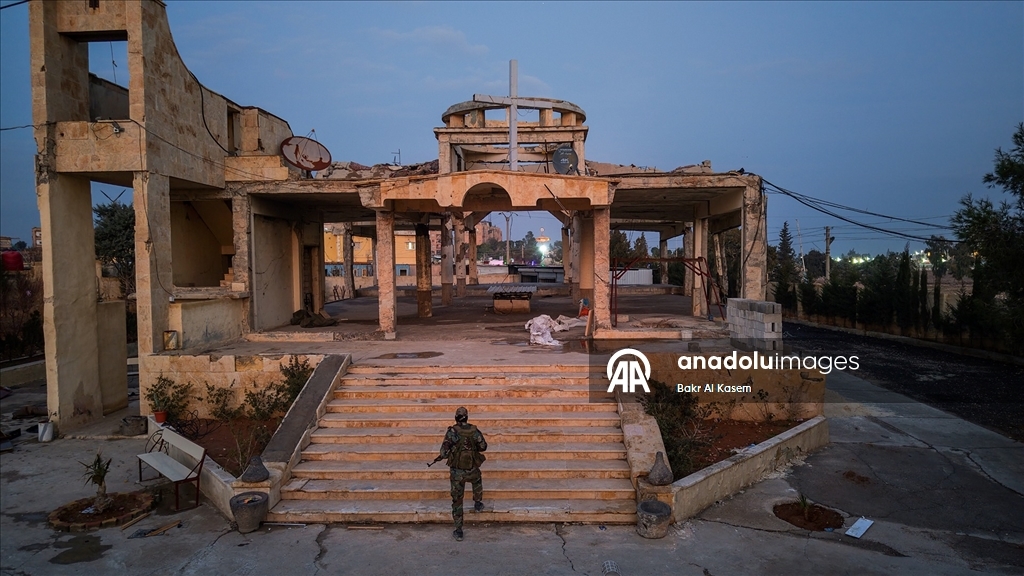 Terör örgütü YPG, Suriye'nin Fırat kıyısındaki beldenin altına kilometrelerce tünel kazdı