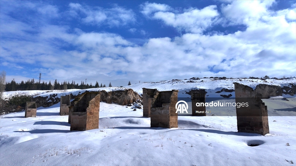 Kayseri'nin kar altında kalan tarihi ve doğal güzellikleri dronla görüntülendi