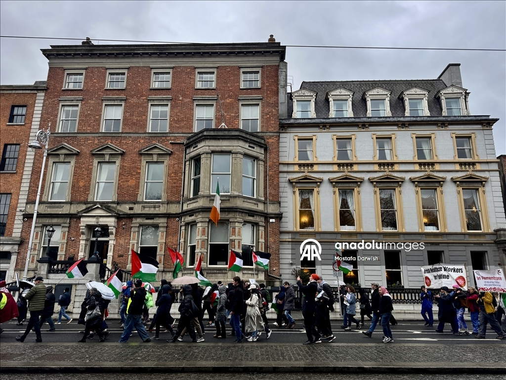 أيرلنديون في دبلن يحتجون على انتهاكات إسرائيل في غزة