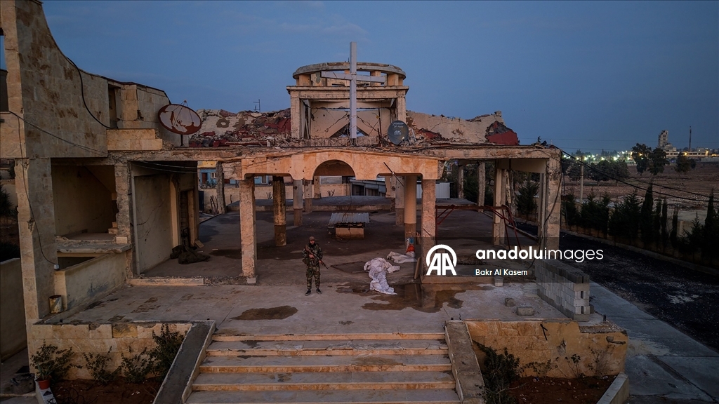 Terör örgütü YPG, Suriye'nin Fırat kıyısındaki beldenin altına kilometrelerce tünel kazdı