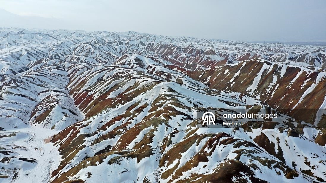 Iğdır'da kar Gökkuşağı Tepeleri'ni beyaza bürüdü