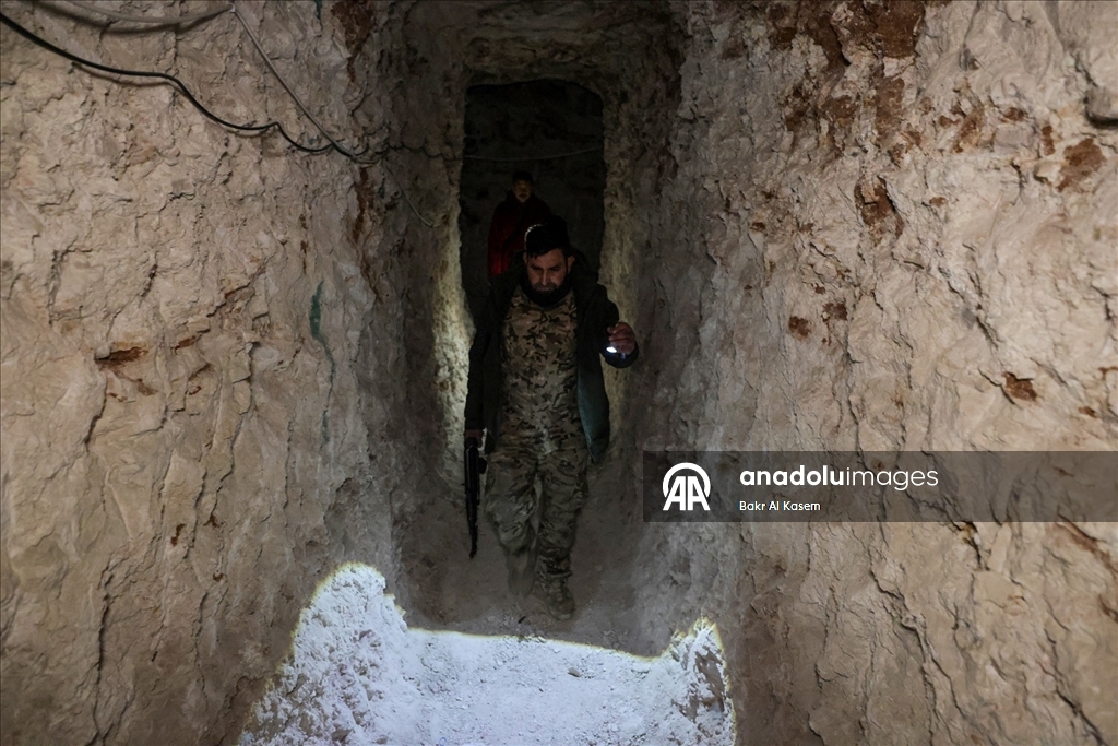 Terör örgütü YPG, Suriye'nin Fırat kıyısındaki beldenin altına kilometrelerce tünel kazdı