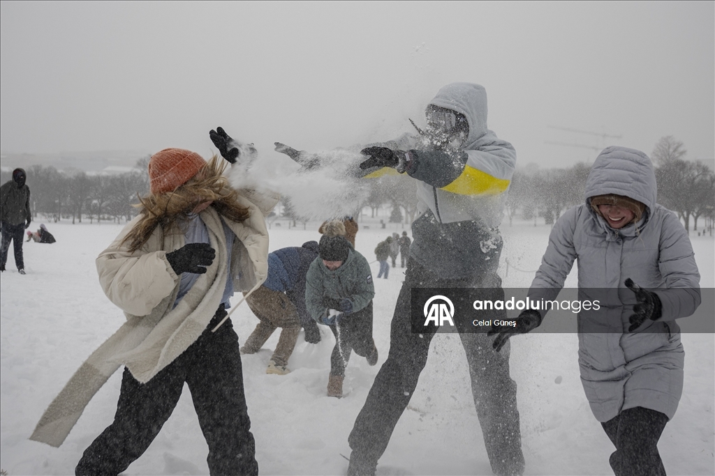 Washington DC'de kar fırtınası etkili oldu