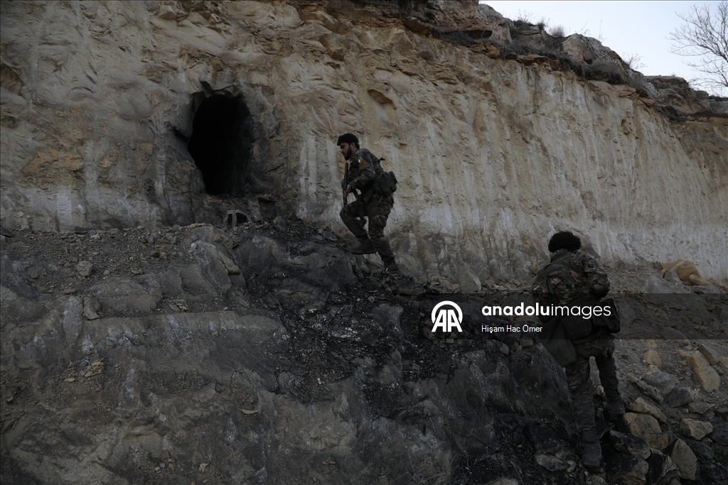 Suriye ordusu, YPG'den temizlenen Sırrin beldesinde tüneller tespit etti 