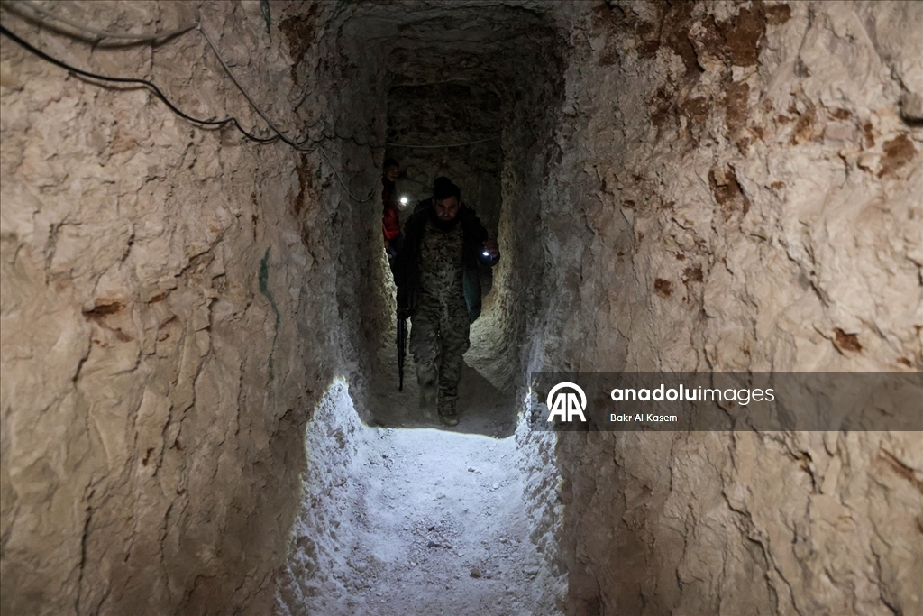 Terör örgütü YPG, Suriye'nin Fırat kıyısındaki beldenin altına kilometrelerce tünel kazdı