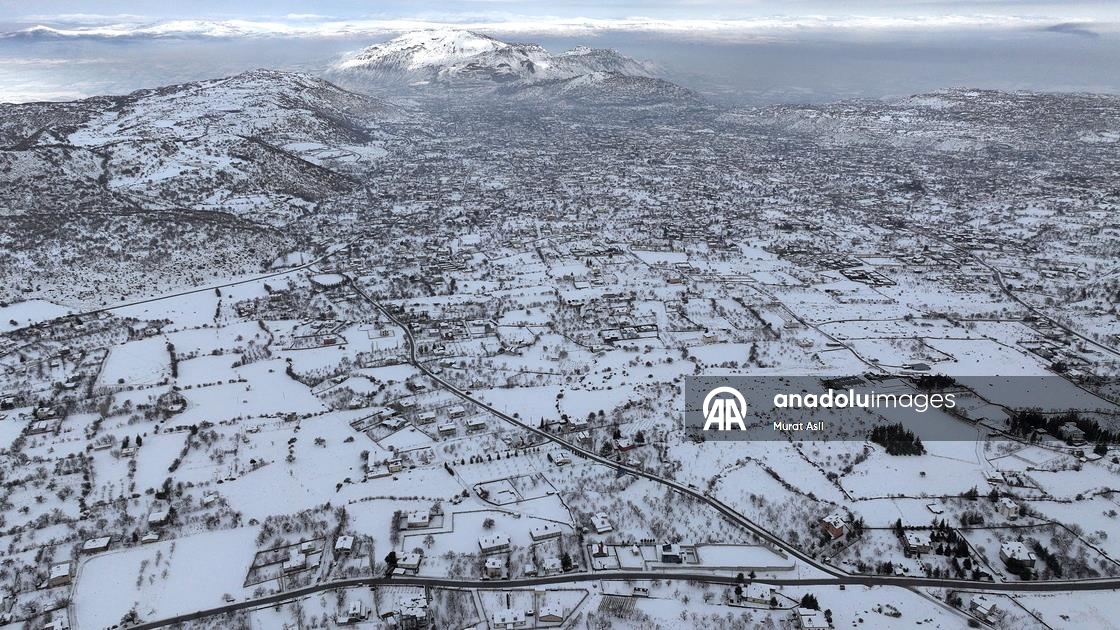 Kayseri'nin kar altında kalan tarihi ve doğal güzellikleri dronla görüntülendi
