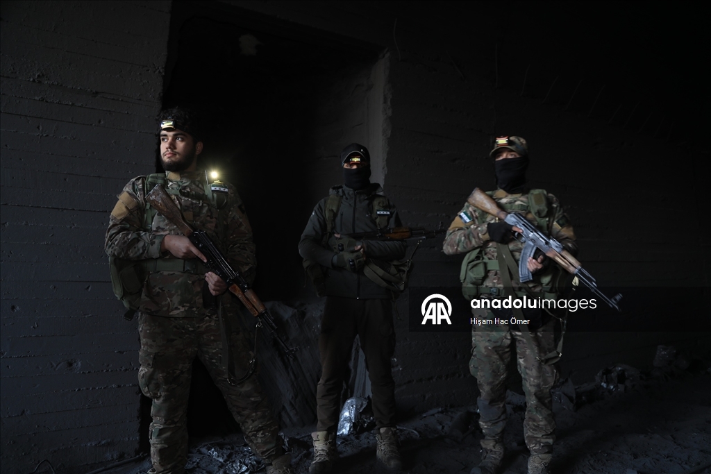 Suriye ordusu, YPG'den temizlenen Sırrin beldesinde tüneller tespit etti 