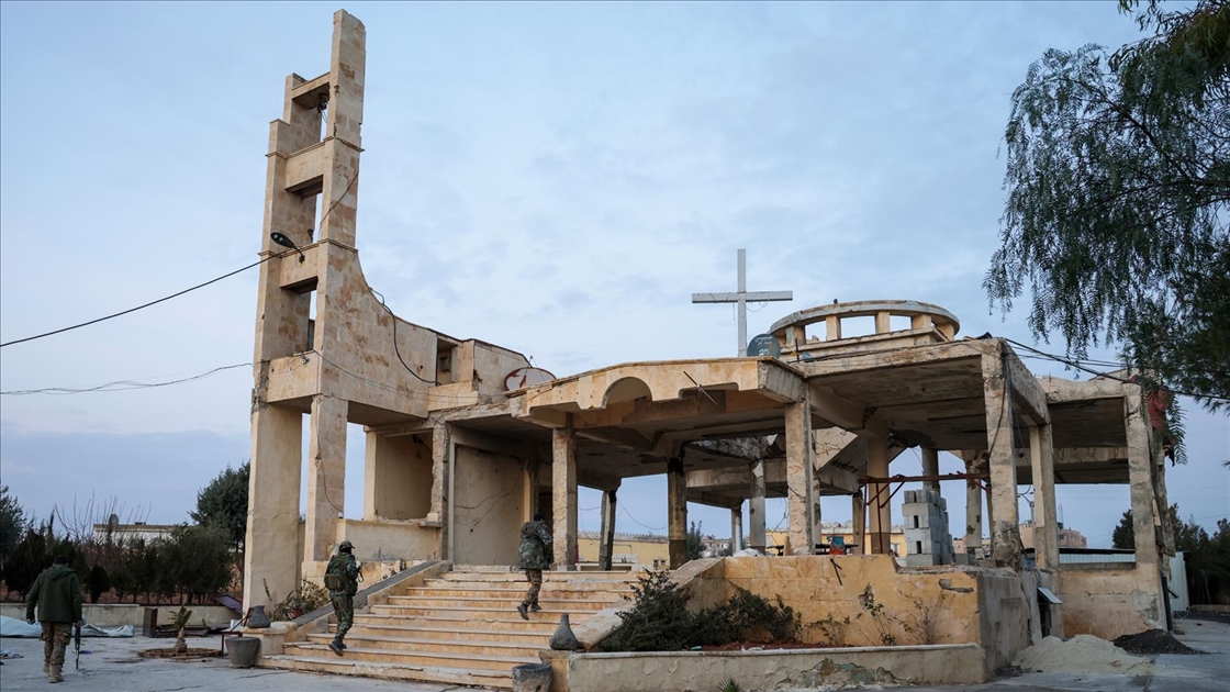 Terör örgütü YPG, Suriye'nin Fırat kıyısındaki beldenin altına kilometrelerce tünel kazdı