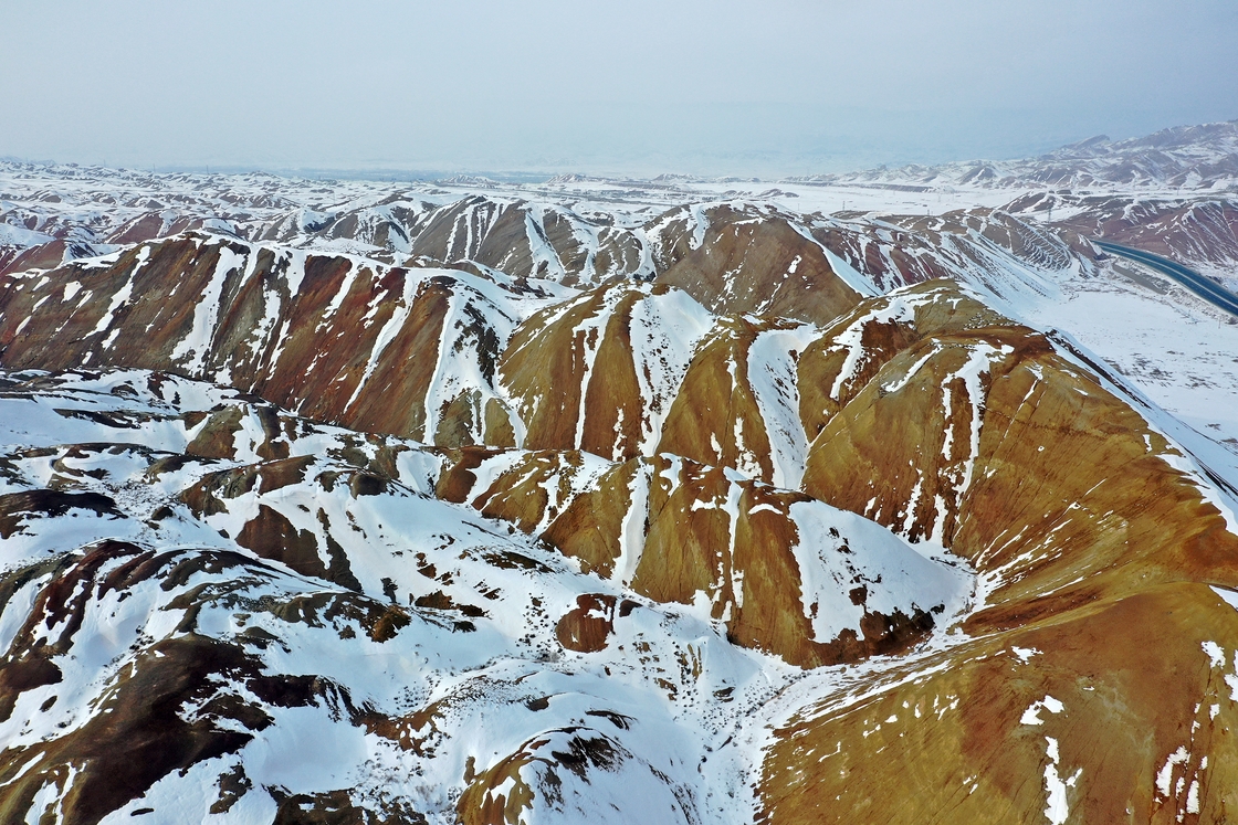 Iğdır'da kar Gökkuşağı Tepeleri'ni beyaza bürüdü