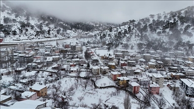 Kar yağışıyla beyaza bürünen Sertavul Yaylası dronla görüntülendi