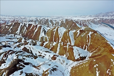 Iğdır'da kar Gökkuşağı Tepeleri'ni beyaza bürüdü