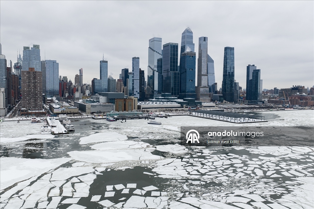 New York’ta dondurucu soğuklar Hudson Nehri’ni kısmen dondurdu 
