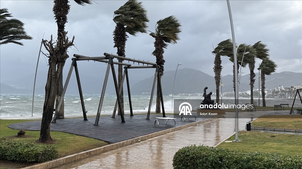 Muğla'da fırtınamsı rüzgar etkili oluyor