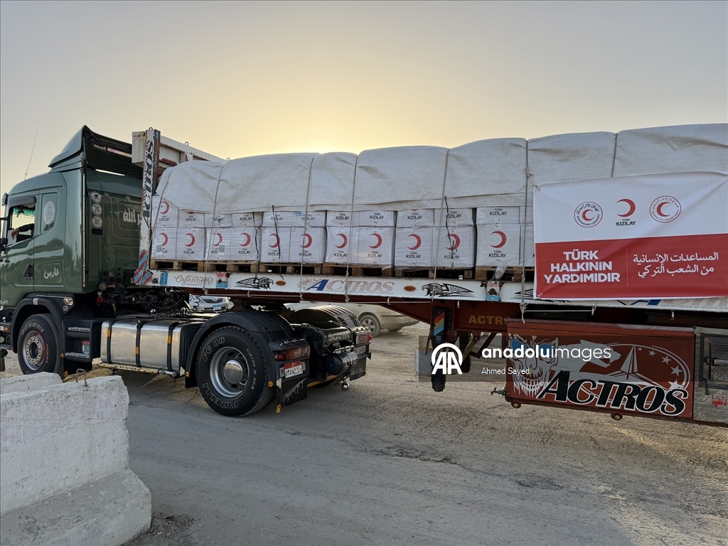 Gazze’ye 1400 tonluk insani yardım taşıyan Türk Kızılayının 20. "İyilik Gemisi", Refah Sınır Kapısı'na doğru yola çıktı