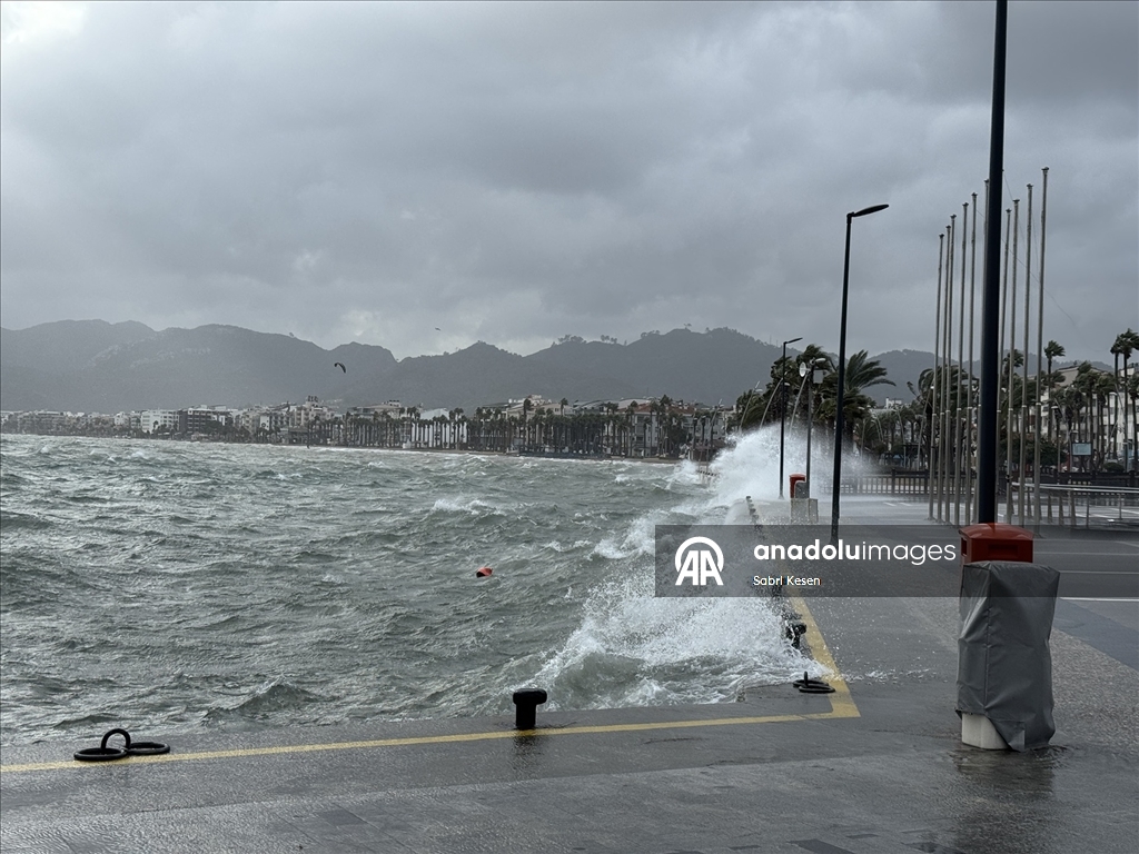 Muğla'da fırtınamsı rüzgar etkili oluyor